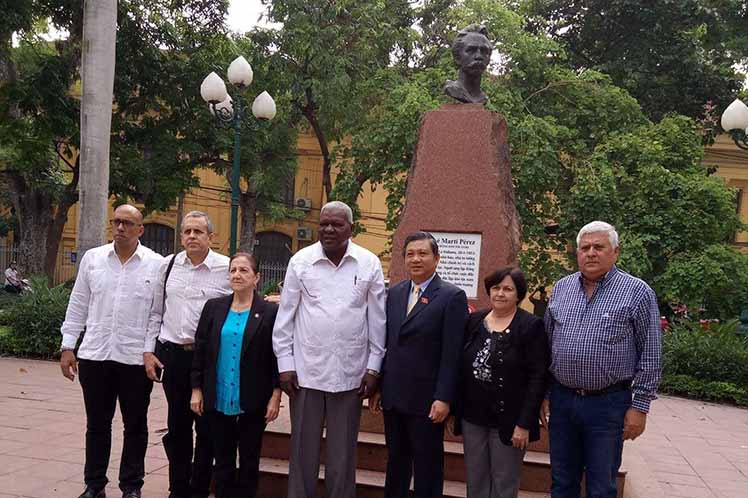 Delegación parlamentaria cubana en Vietnam