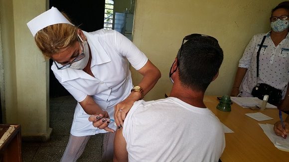 Centro de vacunación en la Ciénaga de Zapata. Foto: ACN.