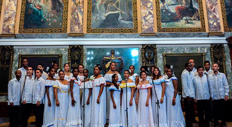  Academia Mariana de Gónitch le canta a la FMC 