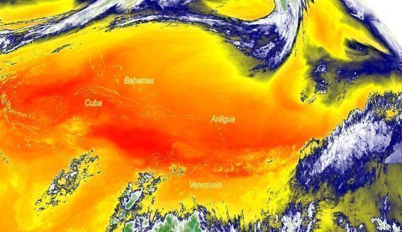 En la zona del Caribe persiste la influencia anticiclónica con una masa de aire seco. Imagen de vapor de agua del satélite GOES-16, 17 de febrero.