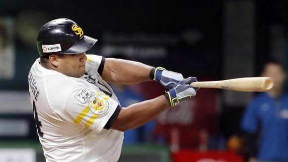 Alfredo Despaigne conectó su cuadrangular 19 en Japón y arribó a 54 impulsadas.