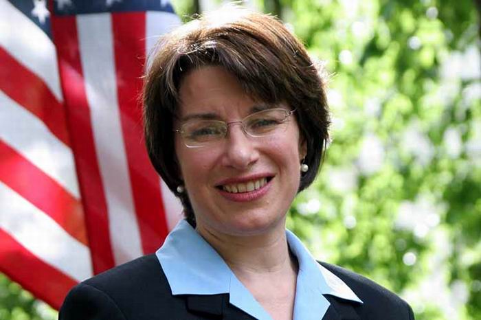 Senadora demócrata Amy Klobuchar