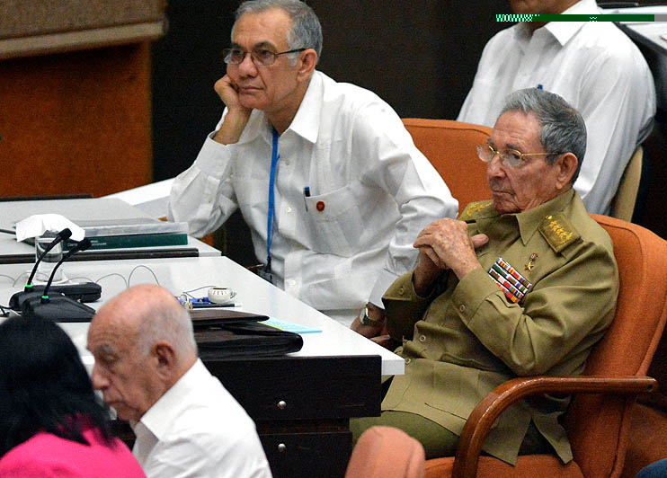Raúl Castro asiste hoy a sesión extraordinaria de la Asamblea Nacional del Poder Popular (Parlamento). 