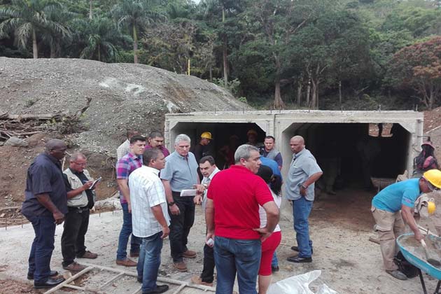 Díaz-Canel constata avances en reparación de viales