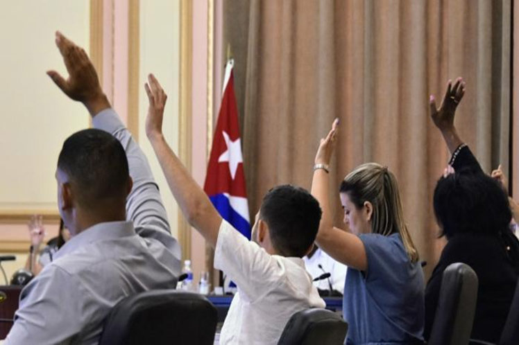 Aprueba Cuba nuevos decretos leyes