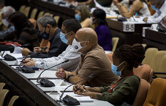 Diputados cubanos analizan anteproyectos de leyes y asuntos socio-económicos