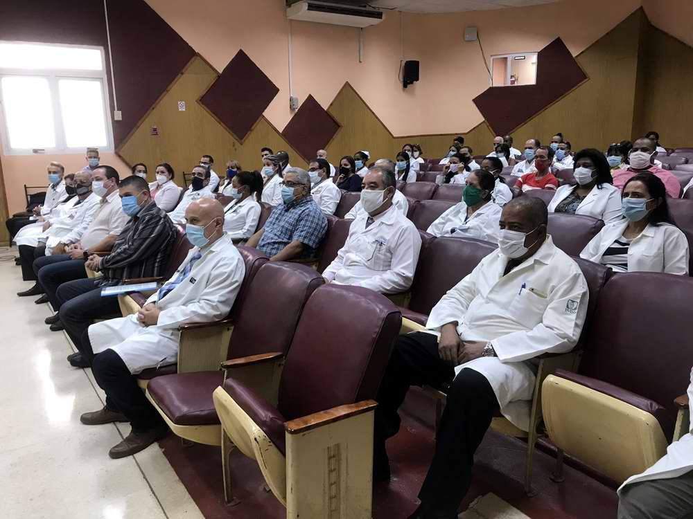 Distinguen al Instituto de Oncología y Radiobiología con Bandera Proeza Laboral Distinguen al Instituto de Oncología y Radiobiología con Bandera Proeza Laboral