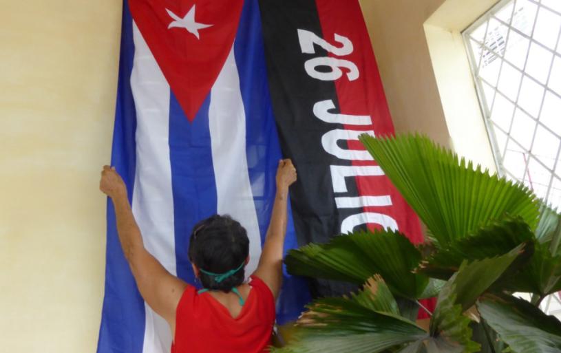  Desde muy temprano, los colores de la bandera cubana y la del Movimiento 26 de Julio visten de gala cada edificio, casa, barrio o comunidad. (Reidel Gallo) (Escambray)	