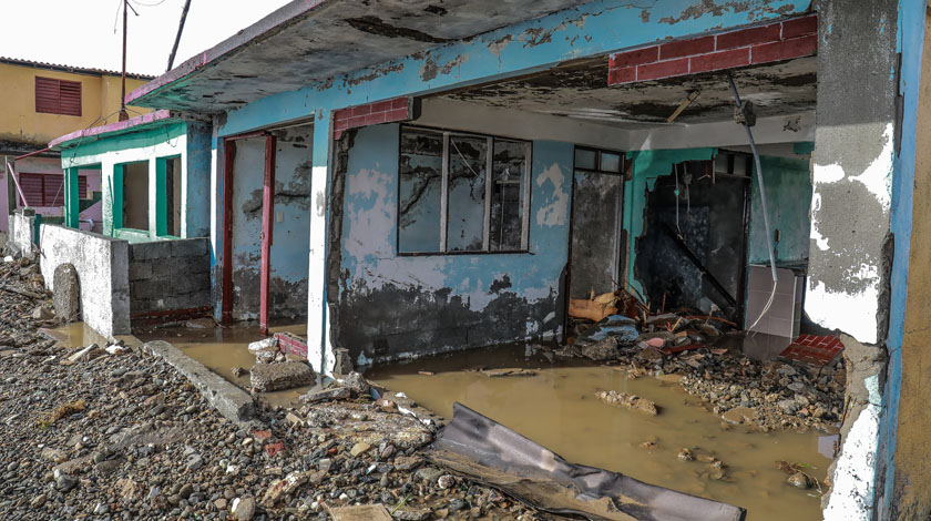 Huracán Isaías deja afectaciones por penetraciones del mar en Baracoa