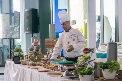 destacado chef Santiago Gutiérrez, durante la primera edición de este taller culinario