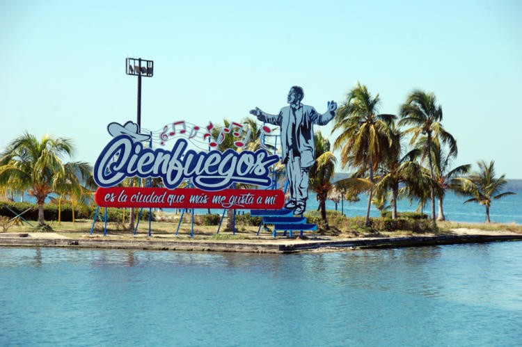 Cienfuegos es la ciudad que más me gusta a mí, afirmó Benny Moré en una popular canción. Foto: Modesto Gutiérrez/ ACN Cienfuegos es la ciudad que más me gusta a mí, afirmó Benny Moré en una popular canción. / Foto: Modesto Gutiérrez, ACN.