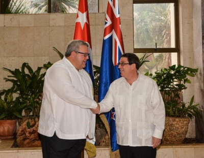 Bruno Rodríguez Parrilla, ministro de Relaciones Exteriores de Cuba, y su homólogo de Nueva Zelandia, Gerry Brownlee.
