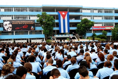 La Lenin, la gran casa azul de los cubanos
