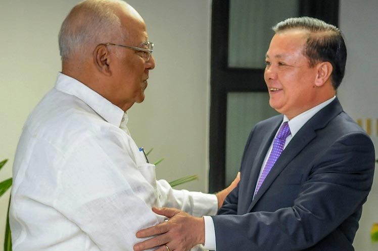 Vicepresidente Cabrisas recibe a Ministro vietnamita de Finanzas