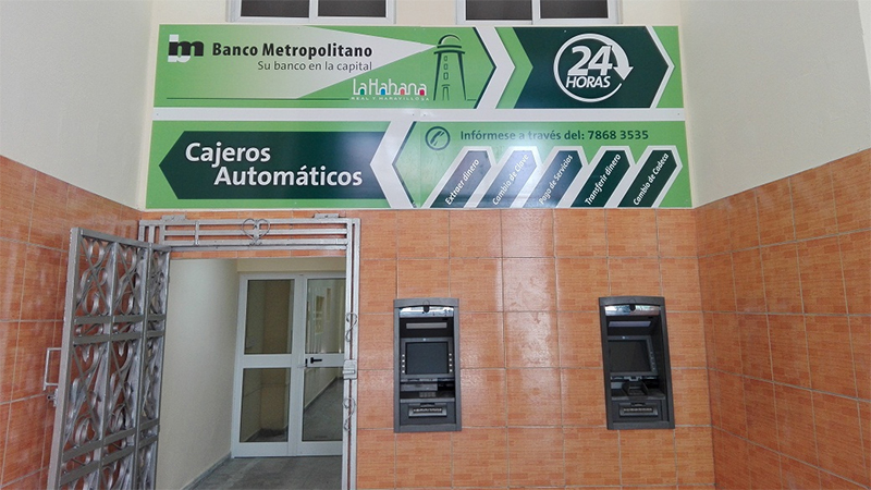 La entrega de tarjetas margnéticas le permitirá al cliente disponer de su dinero sin tener que llevarlo en efectivo y facilitar el pago de servicios con mayor comodidad. (Banco Metropolitano) 