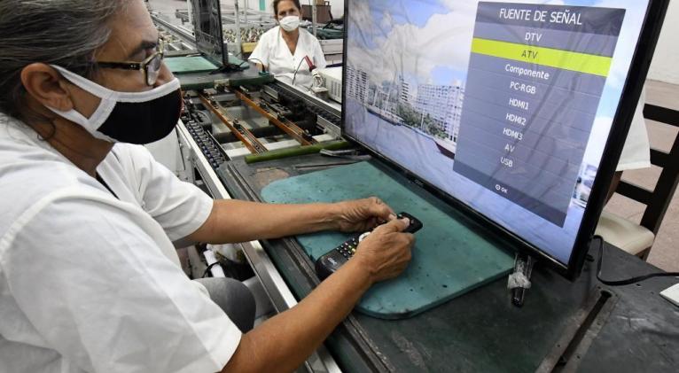 Cuba producirá 318 mil cajas decodificadores de la televisión digital