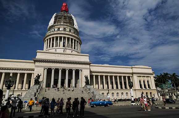 Eusebio Leal advirtió que no se trataba de un acto inaugural. Será en noviembre, fecha que marca el fin de la restauración del emblemático inmueble. Foto: Irene Pérez/ Cubadebate.