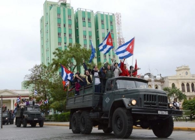 Combatientes de la Revolución, integrantes de las columnas invasoras, pioneros, estudiantes y trabajadores, rememoran la entrada triunfal de la Caravana de la Libertad en el Aniversario 59 del Triunfo de la Revolución cubana, en la ciudad de Santa Clara