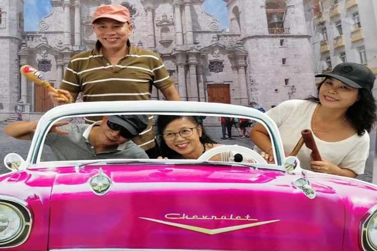 Cuba muestra turismo de salud y productos líderes en feria de China