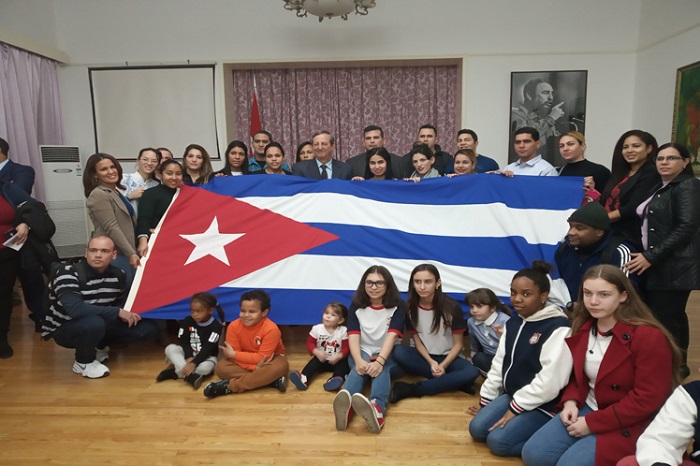  Misión cubana en China rinde tributo a Fidel