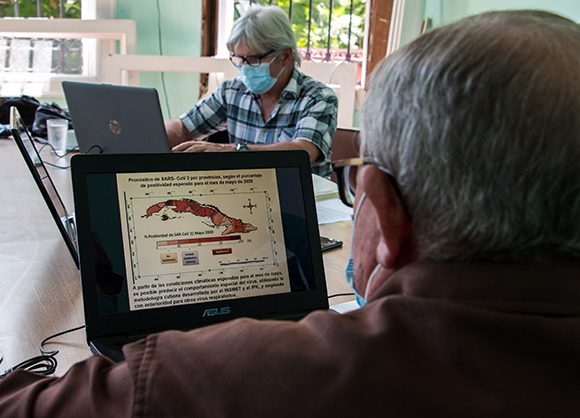 Las medidas de relajamiento deben ser bien pensadas y con indicadores que permitan evaluar lo que se hace por territorios. , afirma Pedro Más. Foto: Abel Padrón Padilla/Cubadebate