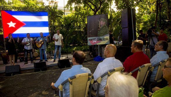 Repentistas amenizaron el acto en el Instituto de Amistad con los Pueblos. Foto: Ismael Francisco/ Cubadebate.
