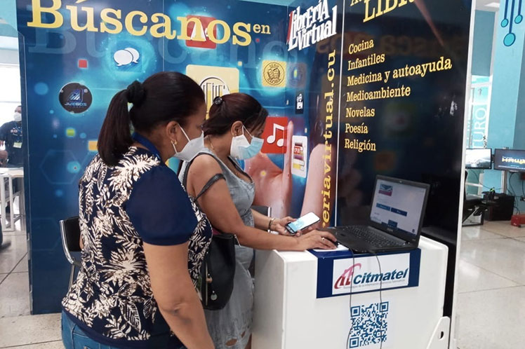 Stand de Ediciones Citmatel en el Palacio de la Computación para la Feria del Libro de La Habana