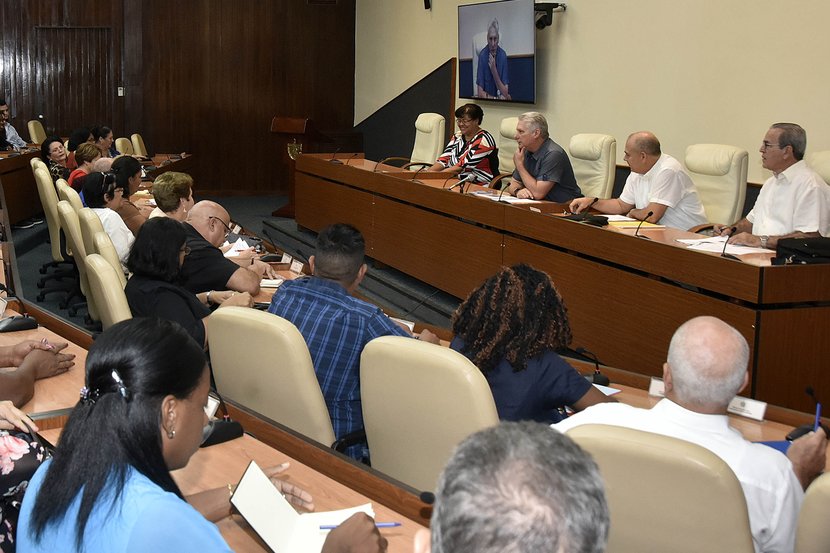 Díaz-Canel con claustro de profesores de la Universidad de Ciencias Pedagógicas Enrique José Varona