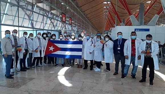 Recibimiento a los médicos cubanos que combatieron la Covid-19 en Andorra 