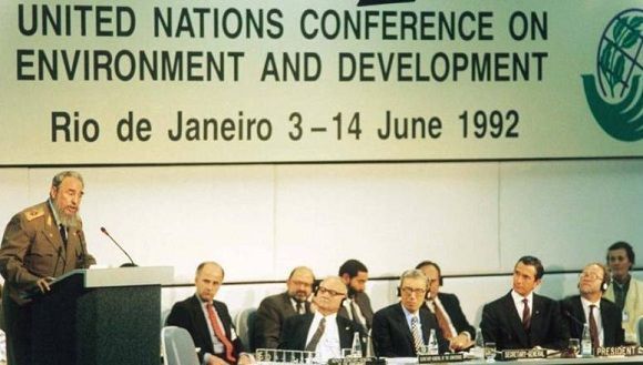 Fidel Castro pronuncia discurso en la Conferencia de Naciones Unidas sobre el Medio Ambiente y el Desarrollo, en Río de Janeiro, Brasil, 12 de junio de 1992