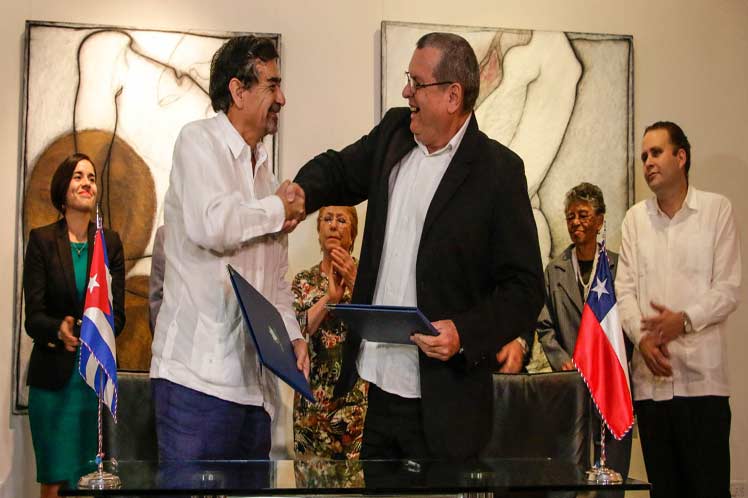 Cuba y Chile firman convenio de cooperación en el ámbito audiovisual