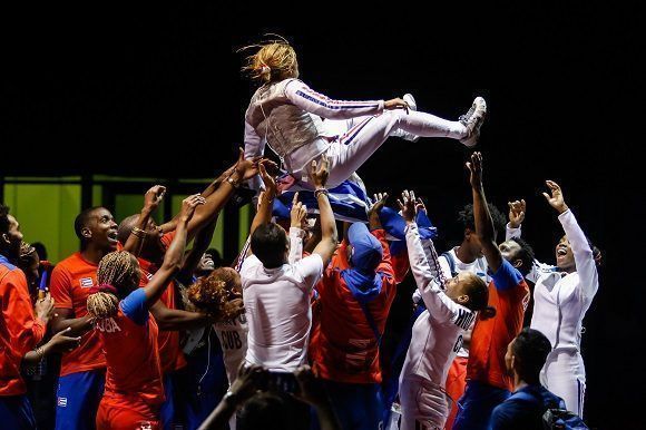 El equipo cubano de esgrima lanza a Cristina Moreno, la cerradora, en la final del florete femenino