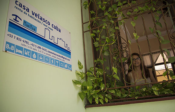 Maritza, propietaria de una casa de rentas en la vecindad próxima a la Embajada de Estados Unidos en La Habana