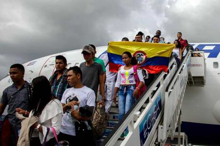 Jóvenes colombianos arribando a Cuba