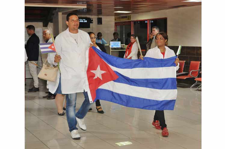 Médicos cubanos