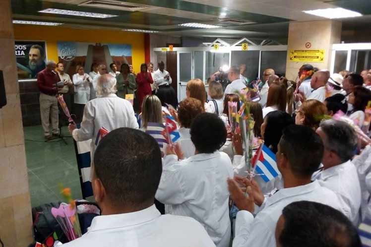 Recibimiento a cooperantes de la salud que prestaban servicios en Ecuador