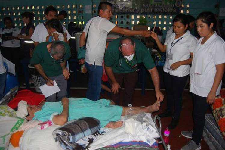Médicos cubanos brindan au apoyo solidario en Guatemala. Médicos cubanos brindan au apoyo solidario en Guatemala.