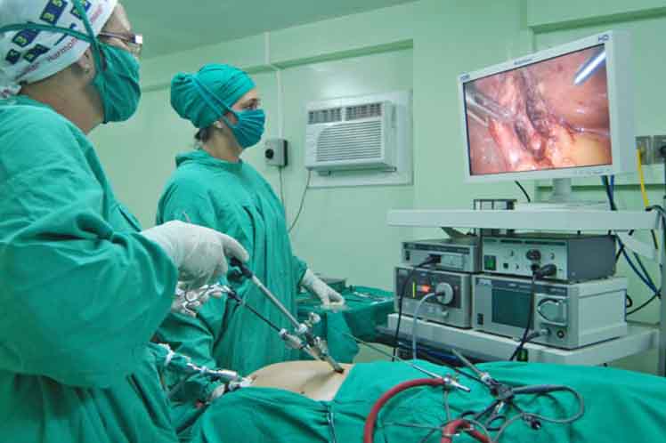 Cirujanos de Cuba y EE.UU. en taller de laparoscopía y robótica