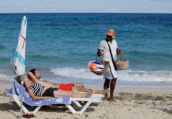 Cuba propone inversiones en Feria turística de Turquía