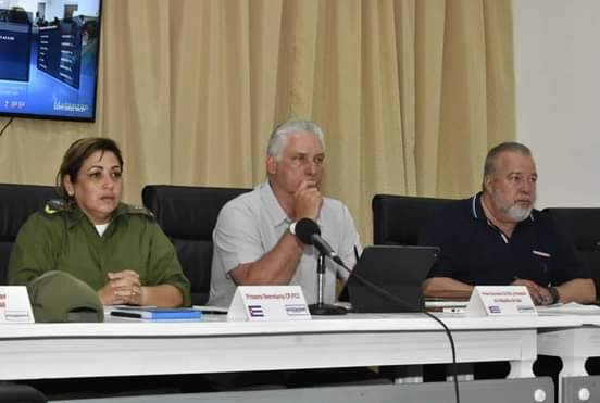 Encabeza presidente Díaz-Canel reunión en Matanzas para chequeo al enfrentamiento de incendio en Base de Supertanqueros