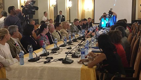 Delegación de EEUU explora negocios con Cuba