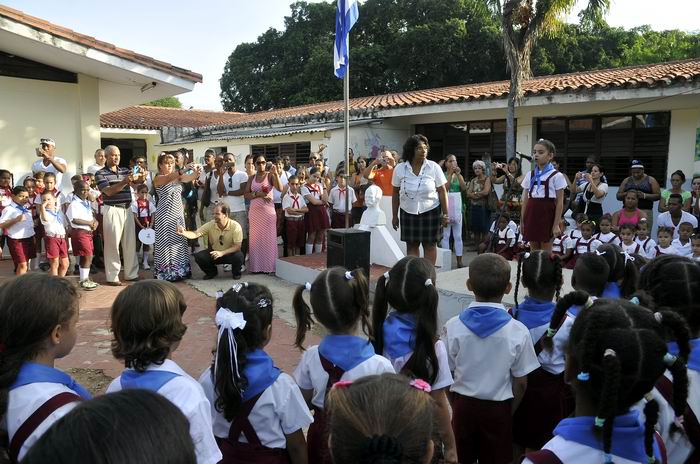 La primera vez de una pañoleta. Foto: José Manuel Correa La primera vez de una pañoleta. Foto: José Manuel Correa