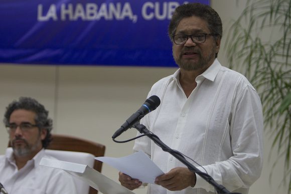 Iván Márquez. Al fondo, Rodolfo Benítez, el garante cubano. Foto: Ladyrene Pérez/ Cubadebate