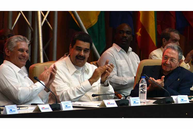 Díaz-Canel, Nicolás Maduro y Raúl Castro