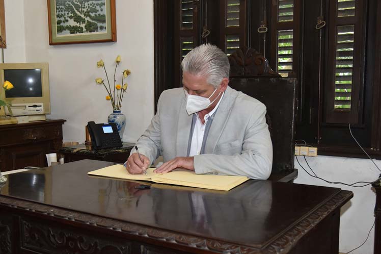 Presidente de Cuba visita Fundación del Nuevo Cine Latinoamericano