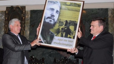 Recibe Miguel Díaz Canel reconocimiento especial a Raúl en ocasión del 290 aniversario de la UH
