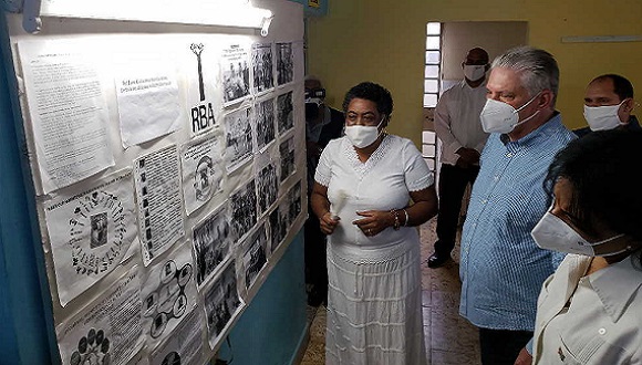 Visita presidente cubano un proyecto comunitario en La Habana contra la discriminación racial