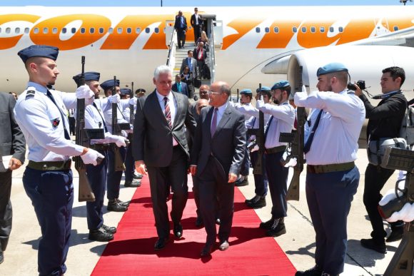 Presidente cubano llega a Portugal en visita oficial