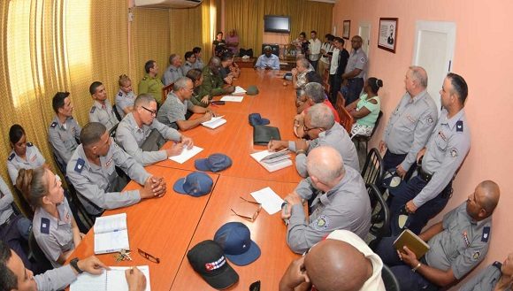Los candidatos a diputados también llegaron hasta la estación de la PNR del consejo popular La Güinera. Foto: Tony Hernández Mena. Los candidatos a diputados también llegaron hasta la estación de la PNR del consejo popular La Güinera. Foto: Tony Hernández Mena.