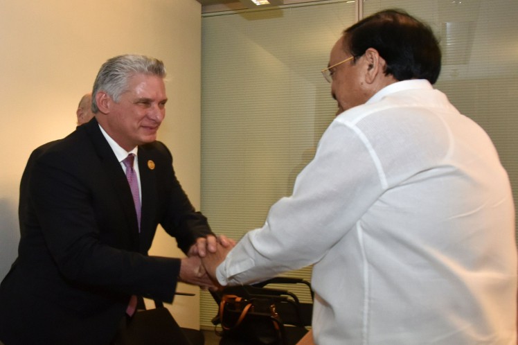 Presidente cubano sostiene encuentros bilaterales en cumbre de Mnoal 